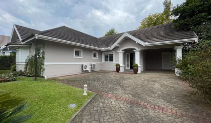 Casa 03 Dorm. à venda no Bairro Buena Vista Village com 180 m² de área privativa - 2 vagas de garagem