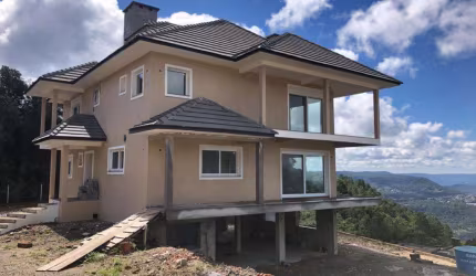 Casa 05 Dorm. à venda no Bairro Serra Grande com 480 m² de área privativa - 2 vagas de garagem