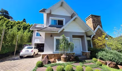 Casa 03 Dorm. à venda no Bairro Alphaville com 300 m² de área privativa - 2 vagas de garagem