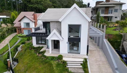 Casa 03 Dorm. à venda no Bairro Vale das Colinas com 218 m² de área privativa - 3 vagas de garagem