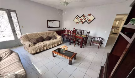 Casa 2 dormitórios - com edícula