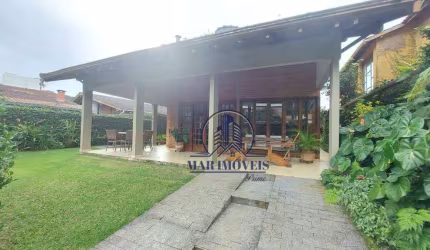 Casa em condomínio fechado, na praia de Pernambuco no Guarujá, 4 quartos 2 suítes
