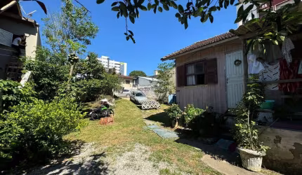 Terreno à venda na Rua Olegário da Silva Ramos, 665, Capoeiras, Florianópolis por R$ 595.000