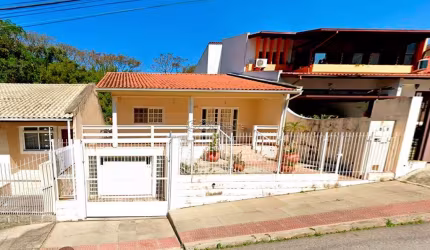 Casa com 4 quartos à venda na Rua Professora Antonieta de Barros, 835, Canto, Florianópolis por R$ 816.000