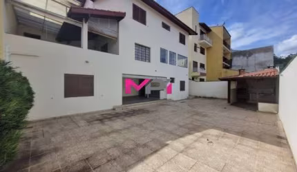 CASA A VENDA NO BAIRRO VILA GALVÃO - JUNDIAÍ/SP. 05 QUARTOS - 06 VAGAS DE GARAGEM. *ACEITA PERMUTA*.