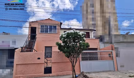 Vendo ampla casa muito bem localizada, próximo ao Kina do Feijão Aldeota, uma quadra para a Heráclito Graça