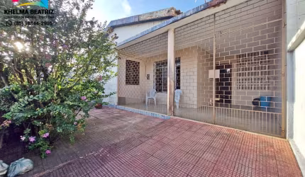 Vendo casa ampla , solta, com 3 suites, jardim, quintal no Bairro de Fátima
