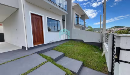 Casa Geminada em Potecas - 3 Dormitórios e 1 Suíte à Venda