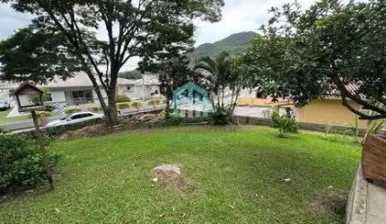 Casa à Venda em Jordão - 2 Dorms, 90m² por R$623.000