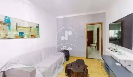 Casa térrea com 240m², 3 dormitórios, 2 banheiros, 3 vagas, no Bairro Campestre, Santo André/SP.