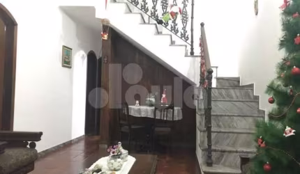Lindo Sobrado de 4 Quartos no Rudge Ramos, São Bernardo do Campo-SP: 209,67m², 1 suíte, 2 salas, 3 banheiros, 3 vagas.