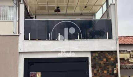 Sobrado à venda em Santo André-SP, na Vila Valparaíso: 2 quartos, sala, 2 banheiros, 2 vagas de garagem!
