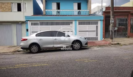 Sobrado de 251m² à Venda em Santo André-SP! 4 Quartos, 4 Suítes, 2 Salas, 5 Banheiros, 3 Vagas. Venha Conferir!