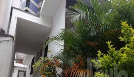 Casa Comercial Térrea Vila Bastos 213m² 4 Vagas com renda de 6 mil reais.