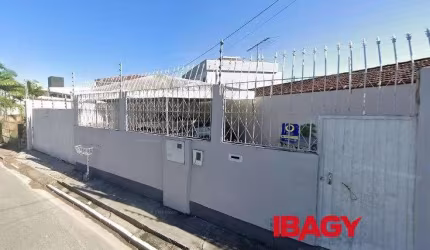 Casa para alugar na Rua Marciano Bonifácio de Souza, 48, Centro, Palhoça, 312 m2 por R$ 22.000