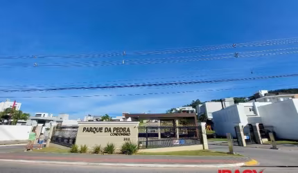 Casa em condomínio fechado com 3 quartos para alugar na Rua João Bernadino da Rosa, 353, Pedra Branca, Palhoça, 206 m2 por R$ 9.500