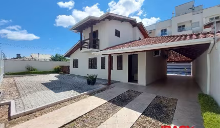 Casa com 4 quartos para alugar na Rua Ialene Schütz Horstmann, 26, Aririu, Palhoça, 150 m2 por R$ 4.800