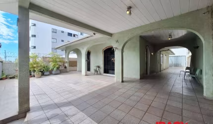 Casa com 3 quartos para alugar na Rua Doutor Abel Capela, 505, Coqueiros, Florianópolis, 200 m2 por R$ 6.500