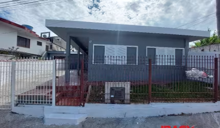 Casa com 2 quartos para alugar na Rua Santa Isabel, 87, Barreiros, São José por R$ 3.200