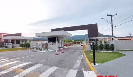 Casa em condomínio fechado com 3 quartos para alugar na Avenida Paulo Roberto Vidal, 2490, Bela Vista, Palhoça, 51 m2 por R$ 2.000