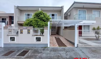 LINDA CASA EM FORQUILHAS