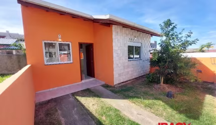 Casa com 2 quartos para alugar na Servidão Portugália, 320, Ingleses do Rio Vermelho, Florianópolis, 50 m2 por R$ 2.500