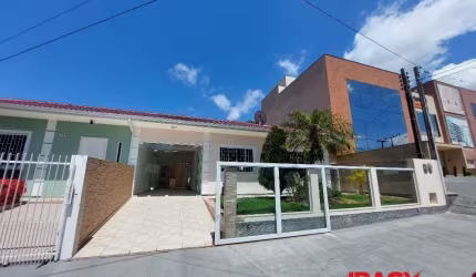 Casa com 2 quartos para alugar na Rua Capri, 37, Pagani, Palhoça, 84 m2 por R$ 3.500