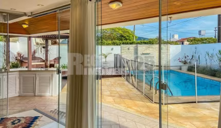 Casa à venda no bairro Santa Mônica em Florianópolis