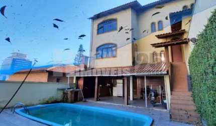 Casa à venda com 5 quartos no bairro Coqueiros em Florianópolis