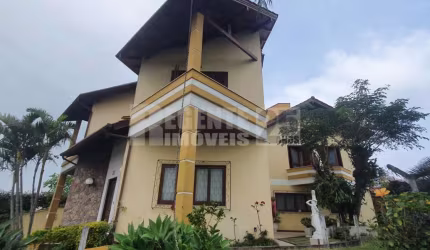 Casa à venda com 4 quartos no bairro Coqueiros em Florianópolis