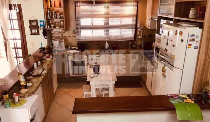 Casa com 3 quartos à venda no bairro Carianos em Florianópolis