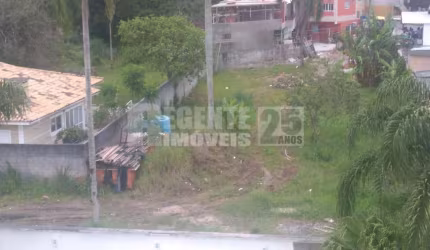 Terreno à venda no bairro Canasvieiras em Florianópolis