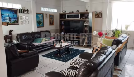 Casa à venda no bairro Trindade em Florianópolis