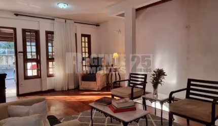Casa Espaçosa e Aconchegante: O Lar Perfeito para Famílias Grandes no Centro de Florianópolis