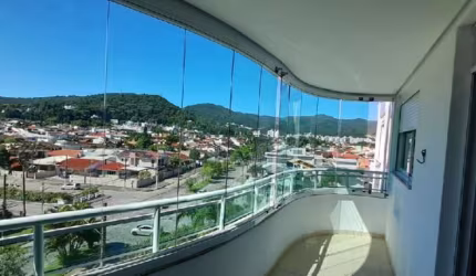Apartamento com 4 dormitórios a venda no bairro Parque São Jorge em Florianópolis.