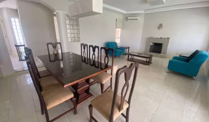 Esta belíssima casa com 4 dormitórios no bairro João Paulo espera por você!