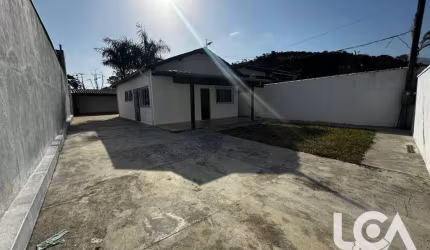Casa com 2 dormitórios à venda, 103 m² por R$ 560.000 - Martim de Sá - Caraguatatuba/SP