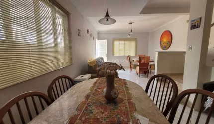 Casa mobiliada com 3 quartos e 3 vagas na Meia Praia Itapema