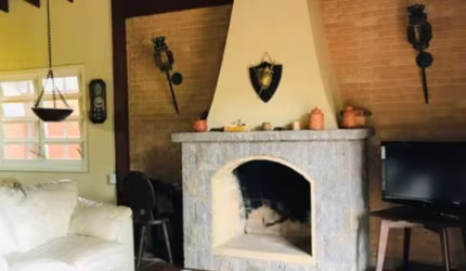 EXCELENTE CASA DENTRO DE CONDOMÍNIO FECHADO NA DOMINGAS DIAS.