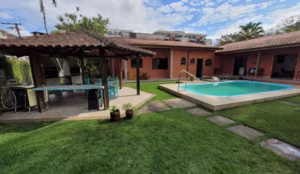CASA DE ALTO PADRÃO TÉRREA COM 8 DORMITÓRIOS NO TENÓRIO.