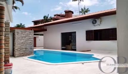 CASA DE ALTO PADRÃO NAS TONINHAS COM 5 DORMITÓRIOS.