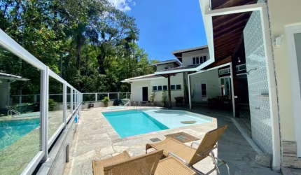 SOBRADO DE ALTÍSSIMO PADRÃO COM 4 SUÍTES DENTRO DE CONDOMINIO NO HORTO.