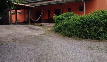 CASA COM 2 SUÍTES, TERRENO COM TOTAL DE 2.730M² NA RESSACA.
