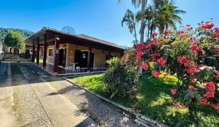 CASA TÉRREA COM 3 DORMITÓRIOS MAIS EDÍCULA EM MARANDUBA