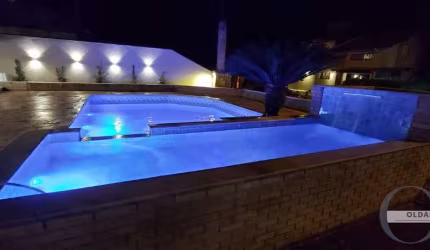 CASA DENTRO DE CONDOMINIO COM 4 DORMITÓRIOS NO HORTO.