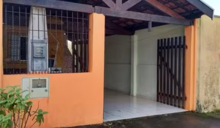 CASA COM 2 DORMITÓRIOS NO PEREQUE-AÇÚ.