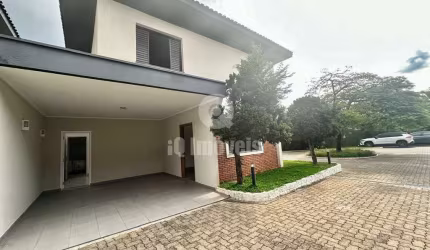 Casa em  condomínio fechado para vnda.. Segurança total, reformada, piscina