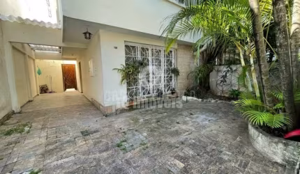Brooklin velho , rua fechada, casa a venda com 3 dormitórios, 1 suíte, 3 vagas, segurança 24  hs.