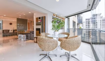Apartamento a venda Moema, 244 metros, 3 suítes, e vagas.