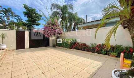 Casa Ampla com Piscina e Espaço Gourmet na Praia da Enseada, Guarujá